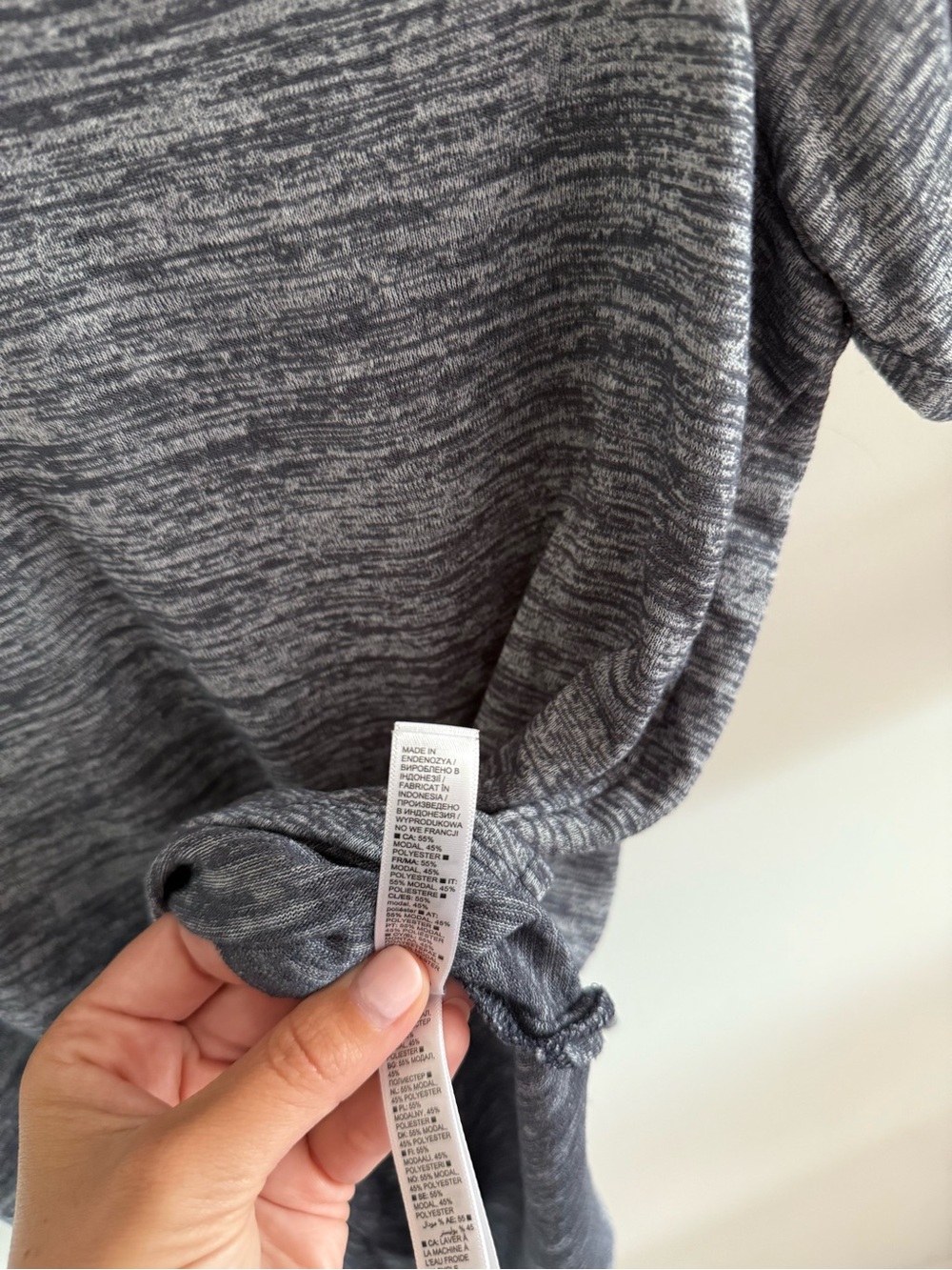 Athleta Breezy Scoop V-Neck Tee T-Shirt Gray Women’s Medium Stretch - Picture 5 of 6